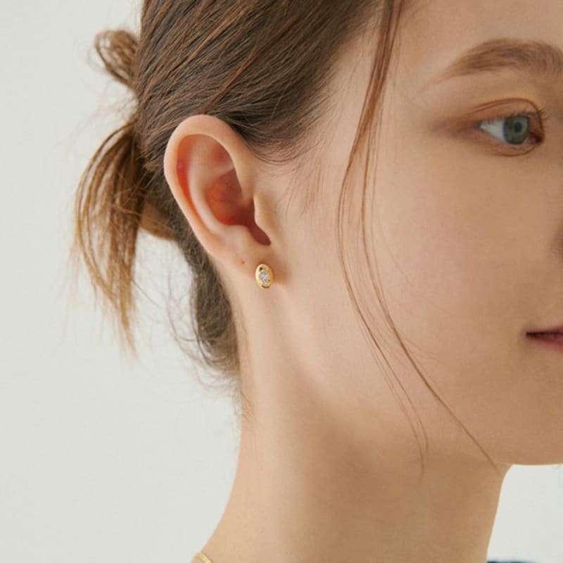 MAYBETOI 14k Frame Oval Marquise Cubic Earrings