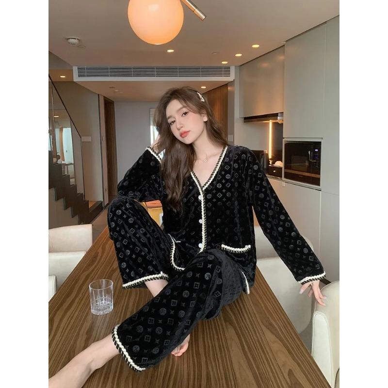 Spring and Autumn Gold Velvet Pajamas for Women Winter Long-sleeved Home Clothes and Outdoor Suits