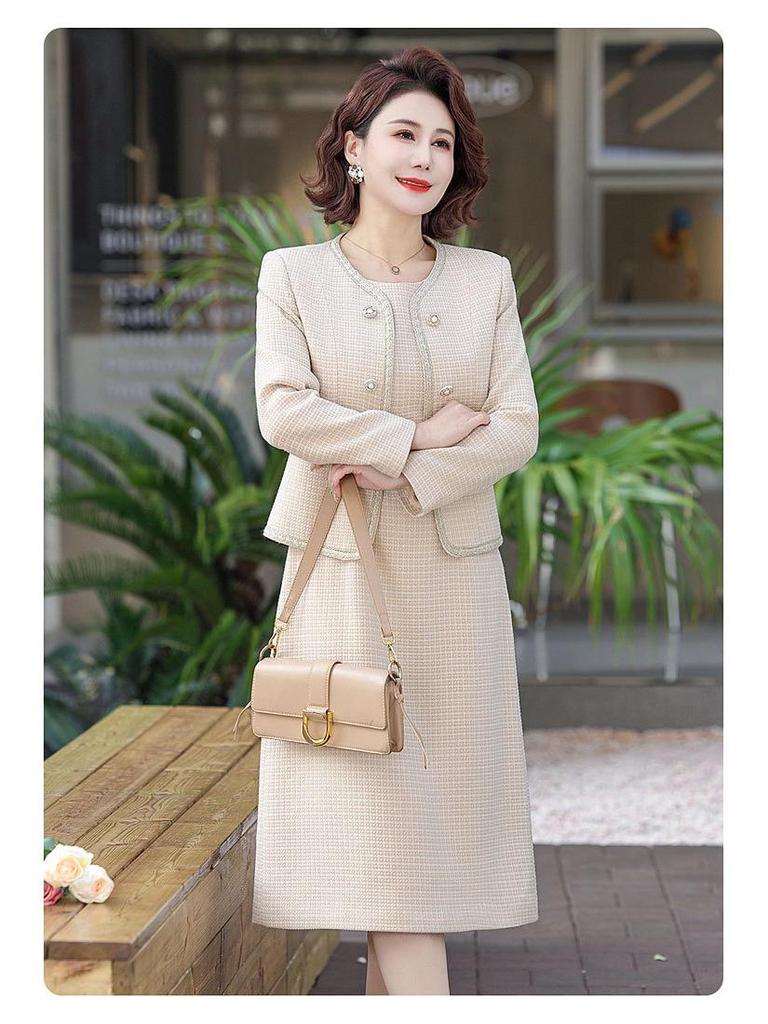 Costum din două piese de primăvară 2024 pentru femei de vârstă mijlocie (40-60)