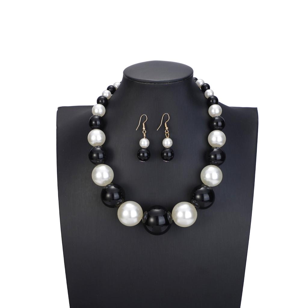 Collana orecchini a perle grandi esagerate con cambio graduale creativo in bianco e nero, due set
