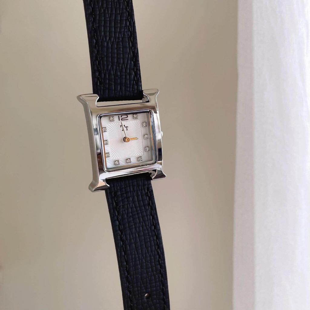 New Classic Retro Square Leather Watch, Women'S High-End Elegant Leather Strap Quartz Watch, Premium Selected Timepiece.