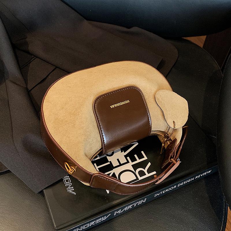 Autumn and winter retro niche matte bag women's new versatile messenger bag exquisite portable small bag