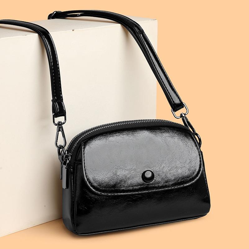 New Oil Wax Leather Retro Crossbody Bag Fashionable Simple Texture Mobile Phone Small Square Bag Versatile Commuter Armpit Shoulder Bag