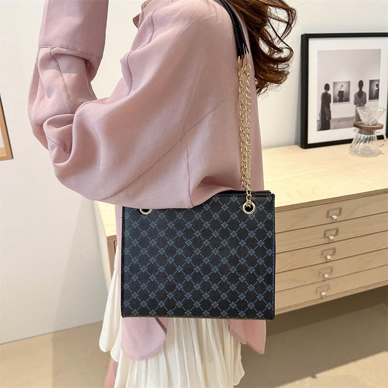 Fashion commuter tote bag women's bag retro casual shoulder bag 2025 new casual simple large-capacity handbag