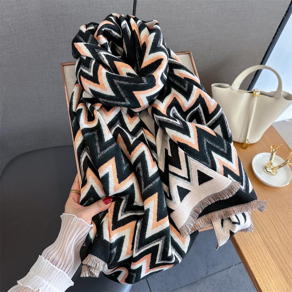 Geometric Design Winter Warm Cashmere Scarves Women High Quality Thicken Pashmina Shawl Elegant Lady Wool Poncho Windproof Pareo