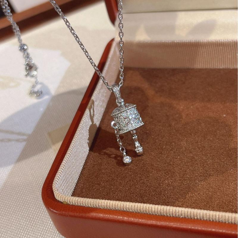 Small Sweet Potato To Gold Tube Four-Leaf Flower Clavicle Chain Full Of Diamonds High-End Niche Design Sense Can Be Rotated Necklace