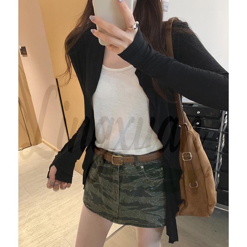 

Minimalist Wool Lace Top: Versatile Round Neck Design for Early Spring Large