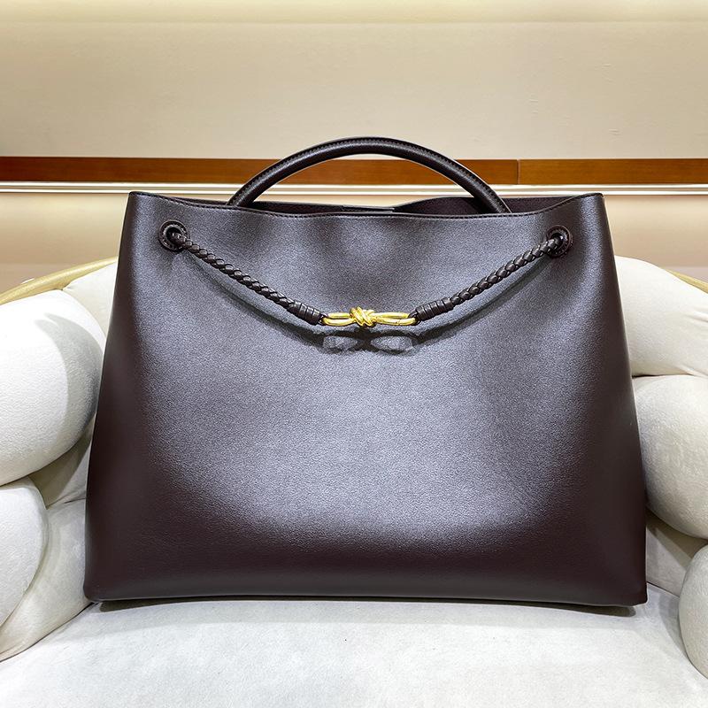 

Новый продукт Цепочка Andiamo металлическая пряжка кожаная сумка через плечо Song Jia тот же стиль сумка через подмышку 31x12x23cm