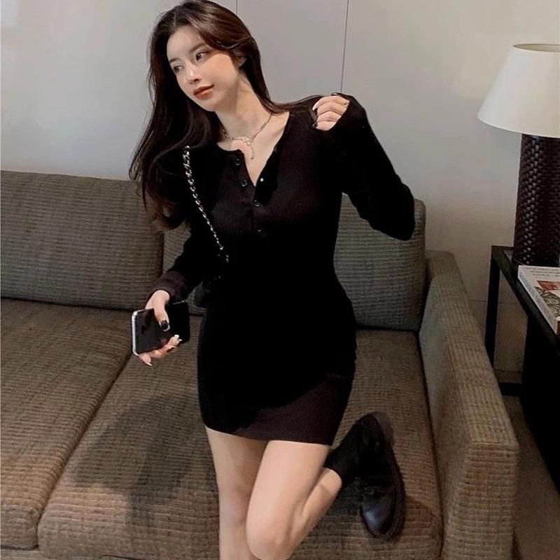 Elegant Black Long-Sleeve Slip Dress: Slim-Fit, Bodycon, Perfect for Spring and Autumn