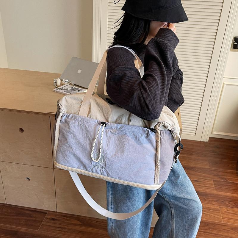 Japanese color matching fitness bag women's new travel bag design sense hand carry outdoor sports bag men