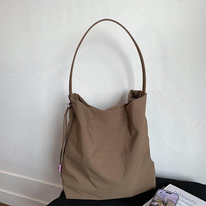 

Large-capacity Crossbody Bag Pleated Fashionable Single-shoulder Bag Casual Commuting Bag High Appearance Level коричневый