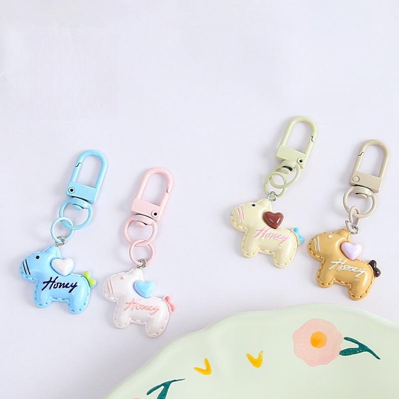 Creative Cartoon Resin Horse Keychain, Heart Pendant - Cute Student Gift
