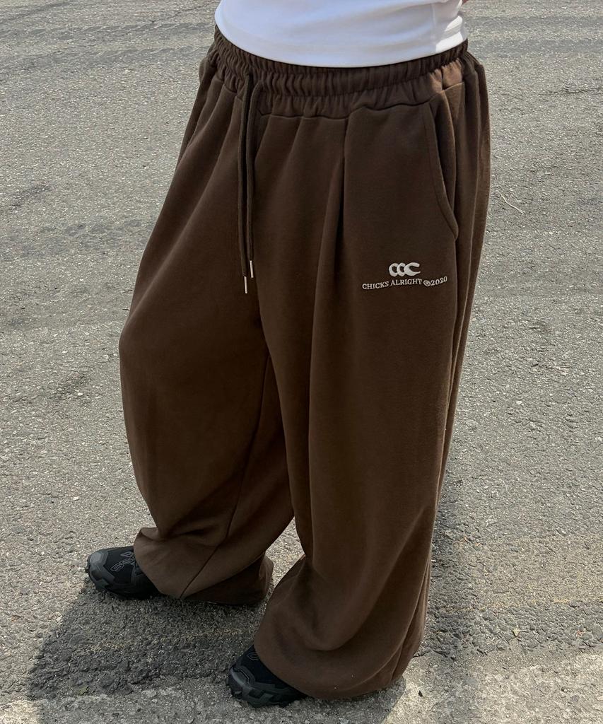 CHICKS All-Light Embroidered One-Pleat Wide Sweatpants Brown