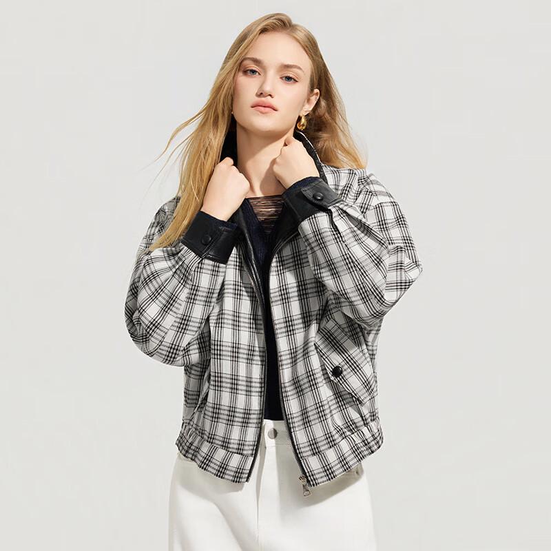 

Женское короткое пальто в клетку со стойкой M