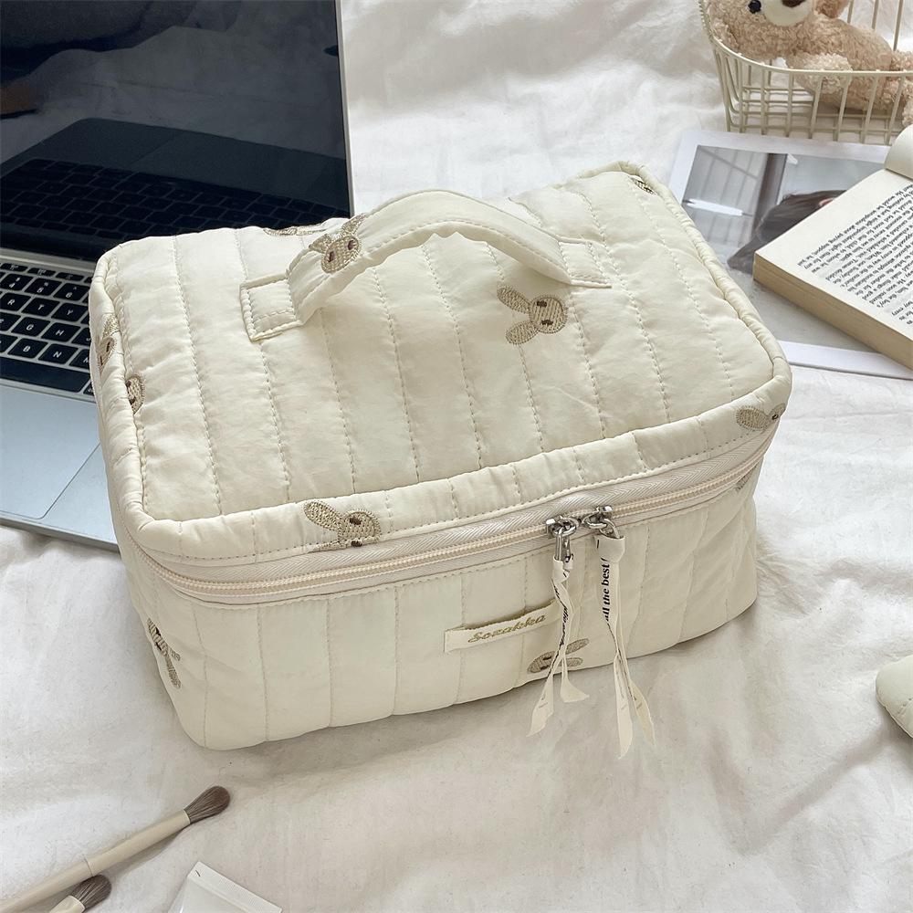 Sac de Rangement Matelassé Lapin Brodé Doux et Mignon - Grande Capacité Sac à Maquillage et Papeterie Étudiante