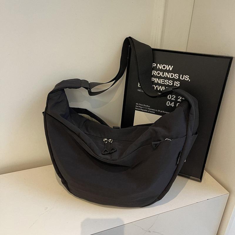 Crossbody Bag 2025 Spring New Simple and Fashionable Personalized Commuter Women's Bag Niche Design Solid Color Shoulder Dumpling Bag