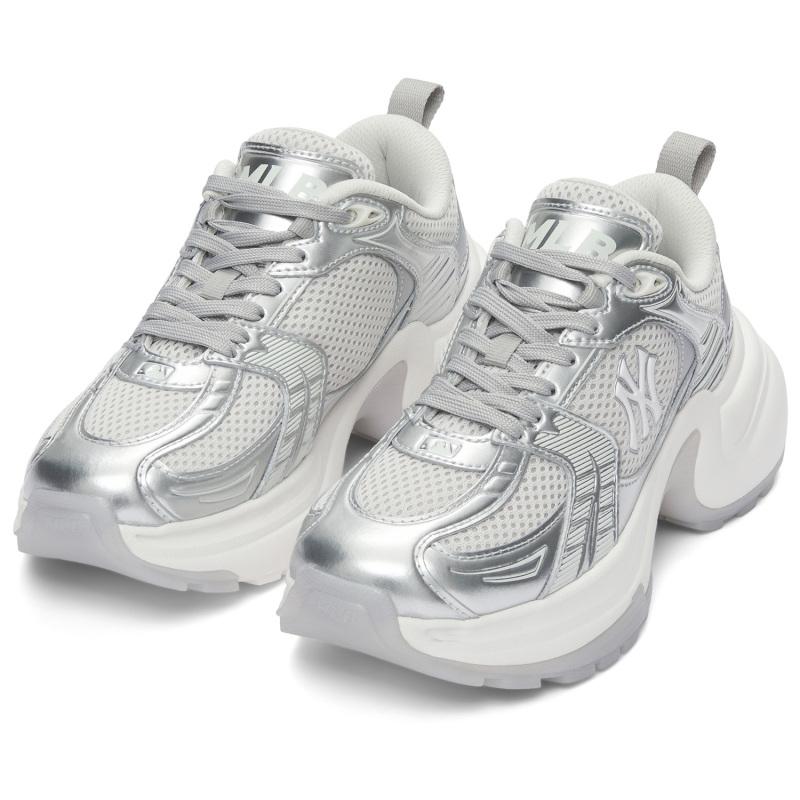 MLB New York Yankees Slip Resistant And Breathable Low Top Casual Shoes Women's Silver Sneakers 3ASHW045N-50SIS