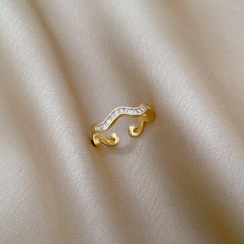 Geometric Zircon Rings for Women 2024 New Fashion Golden Jewelry Wedding Party Accessories