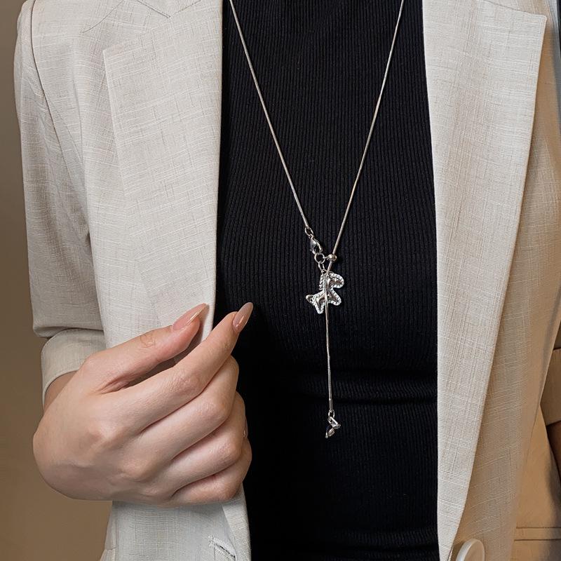 > Super Sparkly Zircon Horse Flower Pendant Necklace - Luxurious Niche Design Sweater Chain