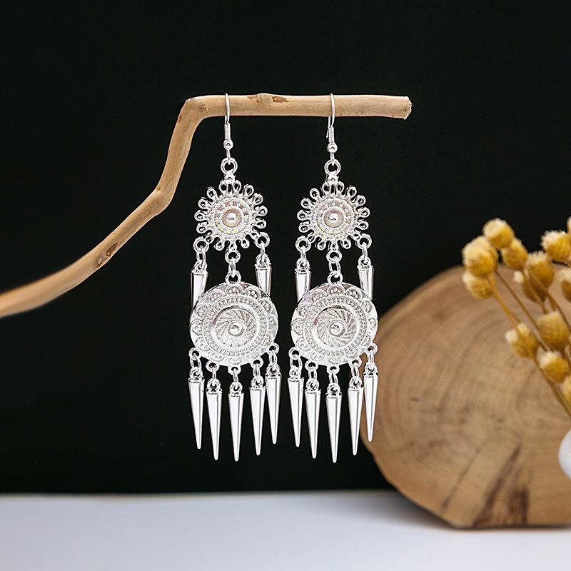 Boucles d'oreilles pendantes à pompons de plumes ethniques - Style argent Miao imitation, article touristique populaire, design mignon de haricot.