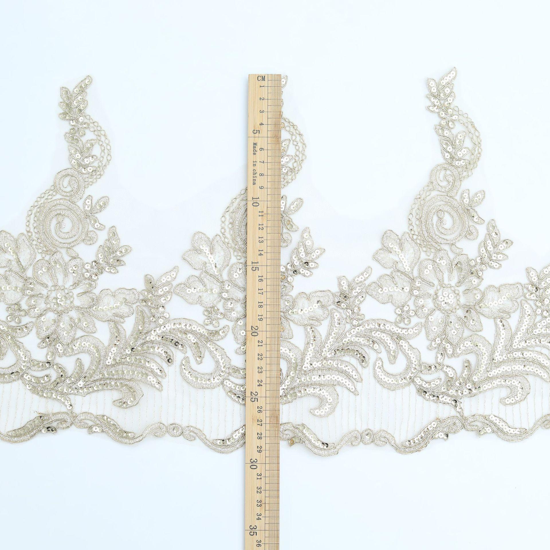 

Кружевные аксессуары с золотой нитью 30 см Золотое кружево «Косточка» Детская одежда Одежда для выступлений Танцевальная одежда Декоративное кружево с бусинами With gold/30CM