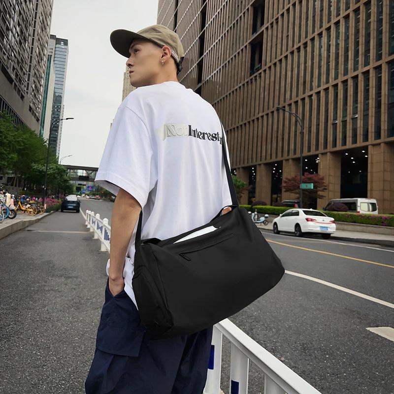 Large capacity messenger bag, simple travel bag, men's and women's backpack, casual mailman bag, shoulder commuter fitness bag