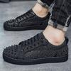Sapatos Casuais com Rebites Masculinos Moda Primavera 2026: Tênis de Skate Jovens Modernos e Energéticos