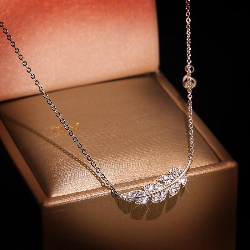 Delicate Female Clavicle Chain 925 Sterling copper Feather Leaf Micro Pave Dazzling AAA Zircon Pendant Necklace for Women
