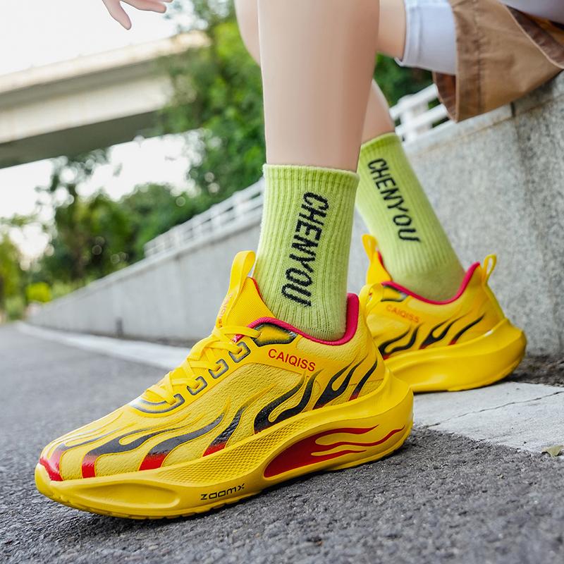 Herren Laufschuhe sind leicht, atmungsaktiv, bequem, modisch, vielseitig und für Herren-Freizeitsport geeignet.