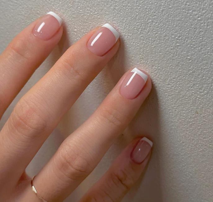 

24-Piece European & American Wearable Short French Press-On Nails Extension Set Black Jelly Glue + Buffer (Shein)