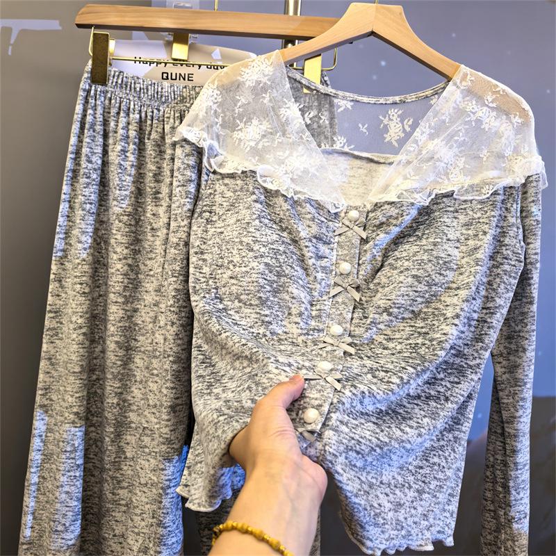 Damen Trendiger Herbst/Winter Pyjama mit Brustpolstern - Gemütliche, elegante und stilvolle Fleece-Homewear