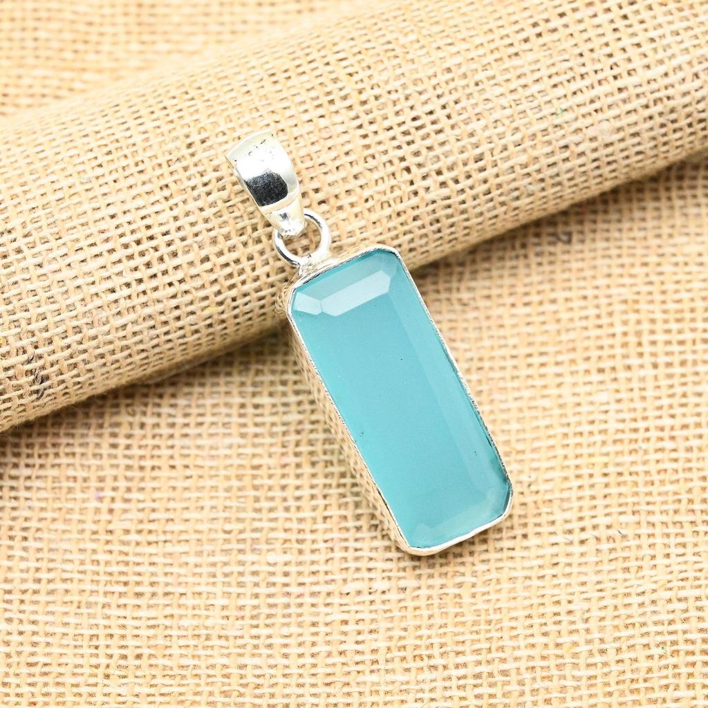 Blauer Chalcedon-Edelstein, handgefertigter Schmuckanhänger aus 925er Sterlingsilber für Sie