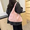 Retro plush large-capacity new autumn and winter fashionable commuter shoulder bag minimalist style fashion