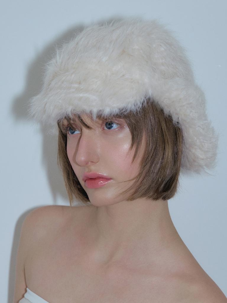 Poejidam Frizz Earflap Hat In Vanilla