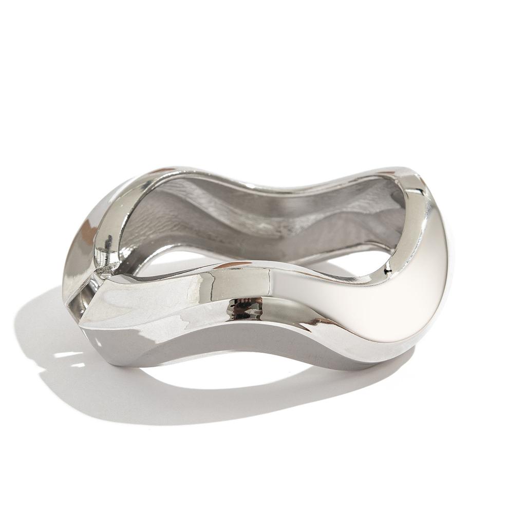 Wind Exaggerated Bracelet Metal Spring Buckle Bracelet Female, Irregular Personality Water Droplet Glossy Wide Bracelet