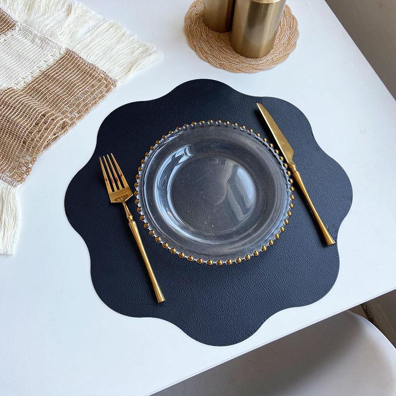 1Pcs Waterproof Non-Slip Kitchen Tableware Pad Flower Shaped Leather Placemats Heat-Resistant Place Mats Christmas Decor
