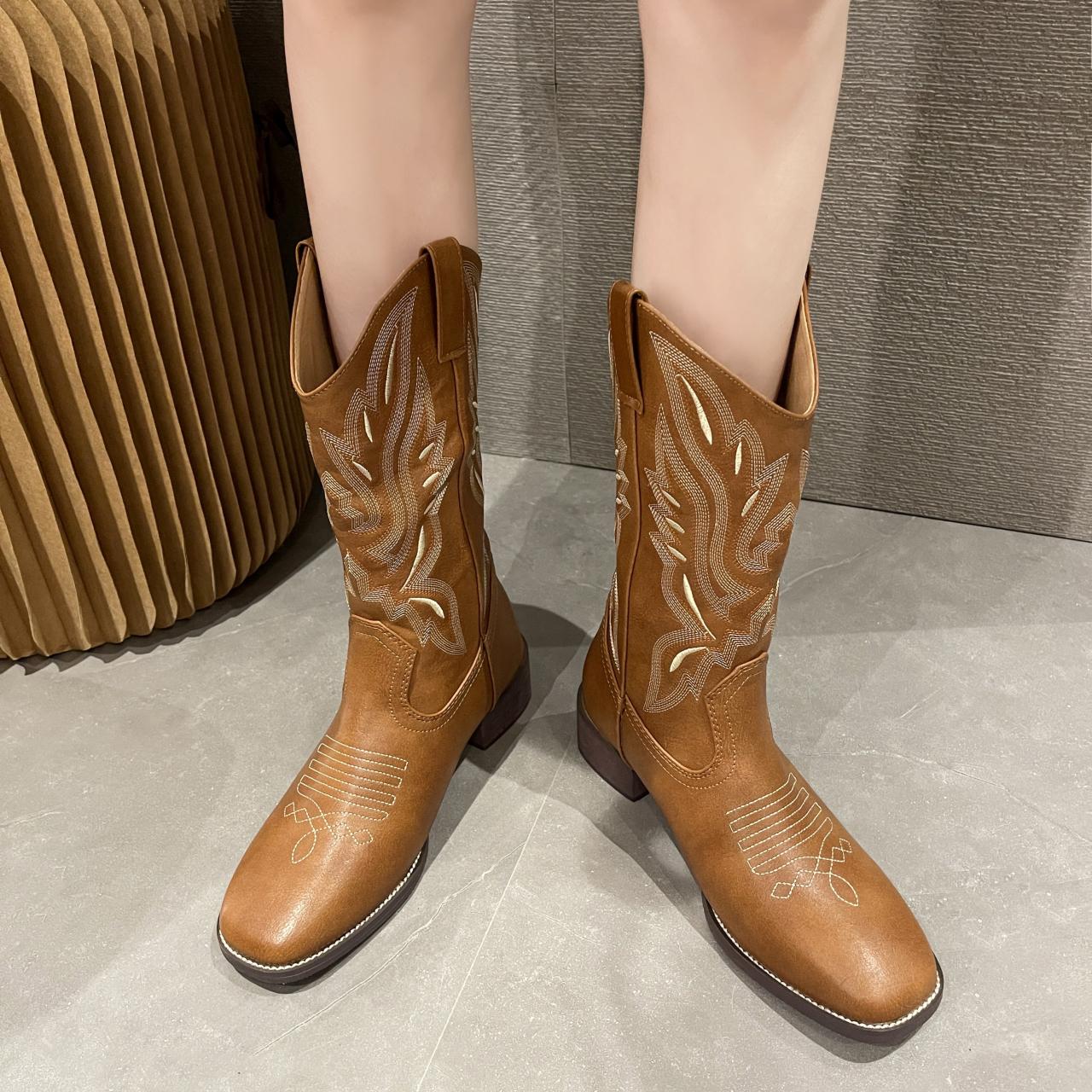 

2024 New Winter Mid-calf Embroidered Boots for Women Square Toe Fashionable and Comfortable Thick Heel Short Knight Boots 40 коричневый