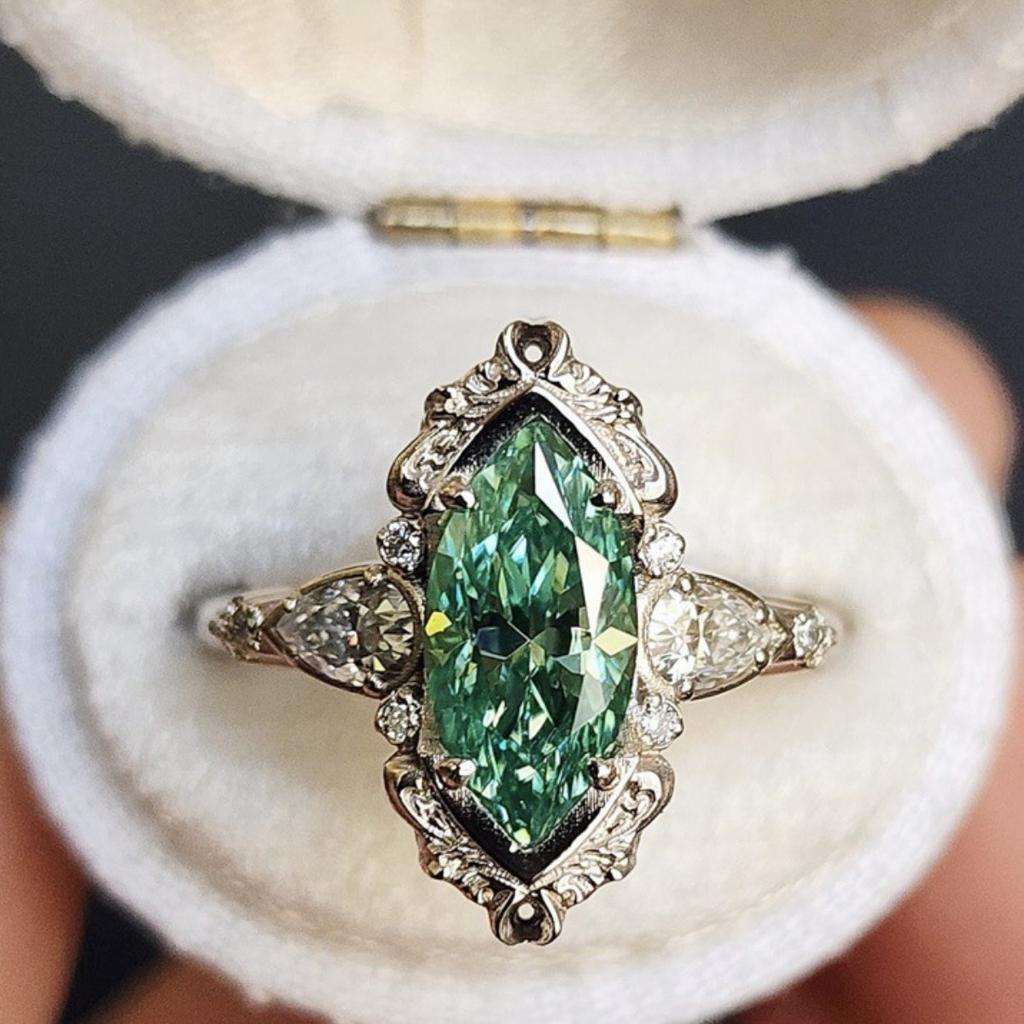 Luxury 2025 New Jewelry Alloy Inlaid Green Horse Eye Zircon Ring Ins European and American Women's Diamond Ring