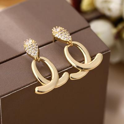 Orecchini a croce di lusso con temperamento per donna, orecchini a lobo francesi squisiti, atmosfera di semplice eleganza, gioielli per orecchie versatili per uso quotidiano