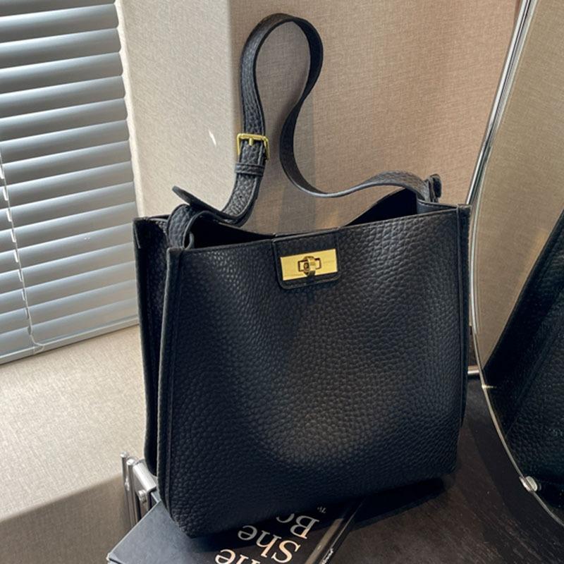 Large-capacity Tote Bag, New Trendy Women's Bag, Fashionable and Versatile Shoulder Bag, Textured Retro Bucket Bag.