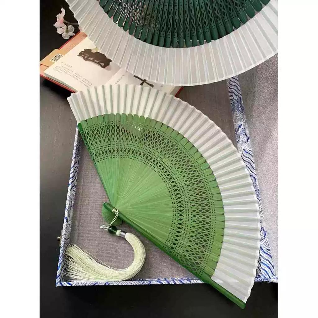 Vintage-Style Portable Green Folding Fan for Women, Suitable for Hanfu, Cheongsam, Classical Dance, and Summer Use