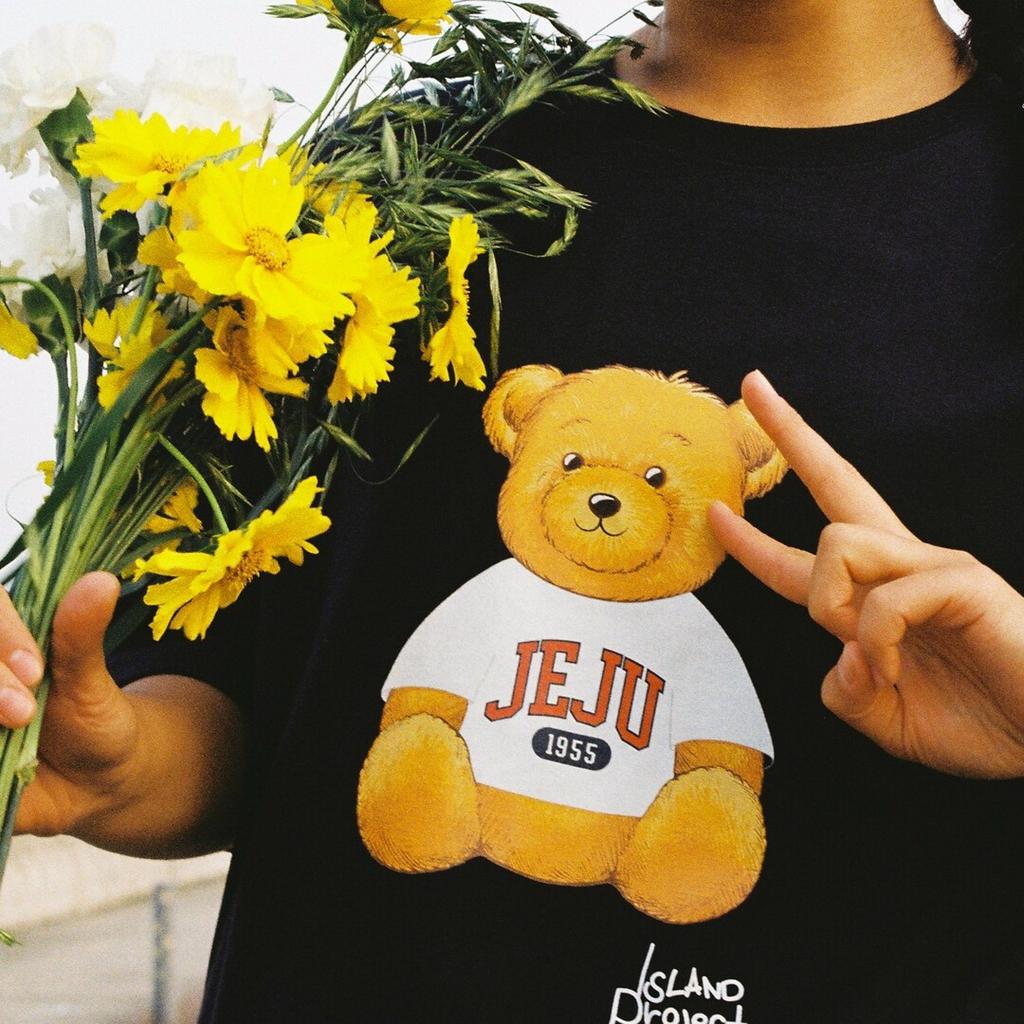Aillaendeupeulojegteu Sitting Bear T-Shirt - Navy