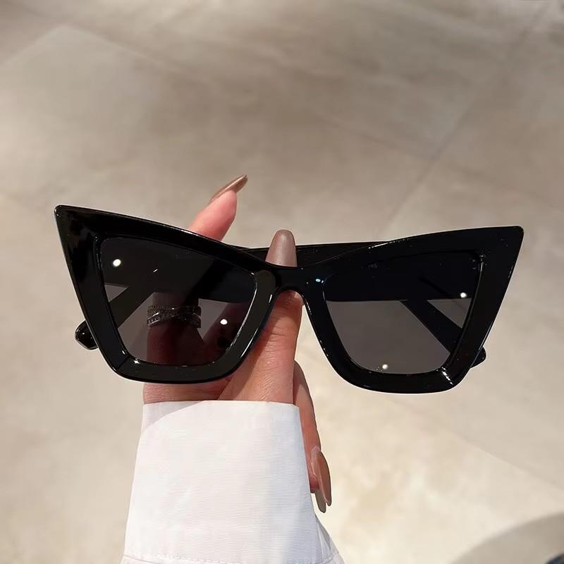 New Large Frame Triangle Cat-eye Sunglasses Europe And The United States Fashion Personality Catwalk Sunglasses Female