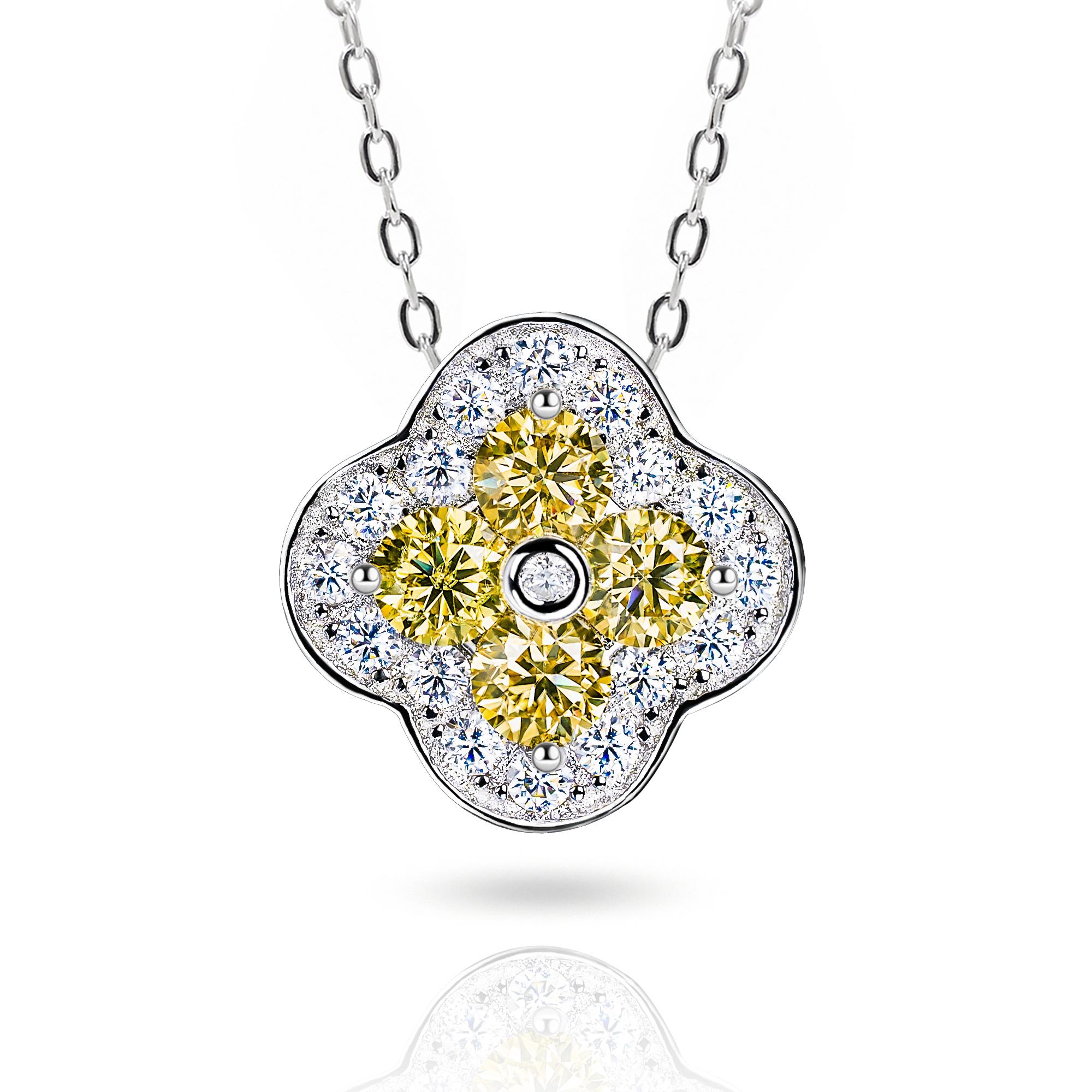 

GIGAJEWE Moissanite Four Leaf Clover Round NovaColor 18K White Gold Plated Silver Bezel Set Pendant Necklace Woman Girl Gift 40-45cm