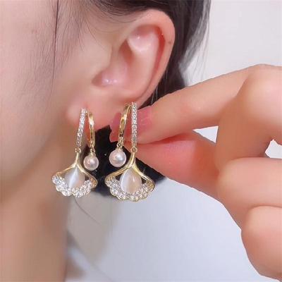 Ginkgo Leaf Pearl Ear Buckle Earrings Women's Short Cat Eye Stone Versatile Earrings