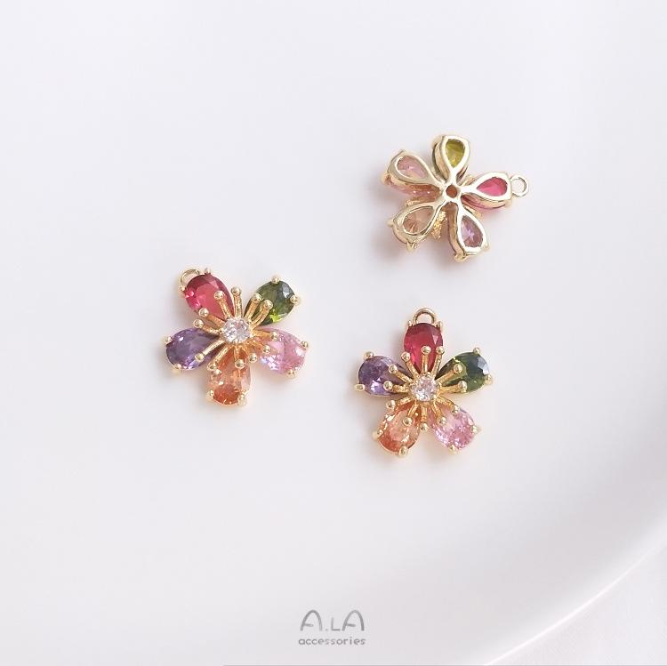 

Серьги/Ожерелье с подвеской в виде цветка и радужного глаза из золота 14 карат с разноцветным цирконом.