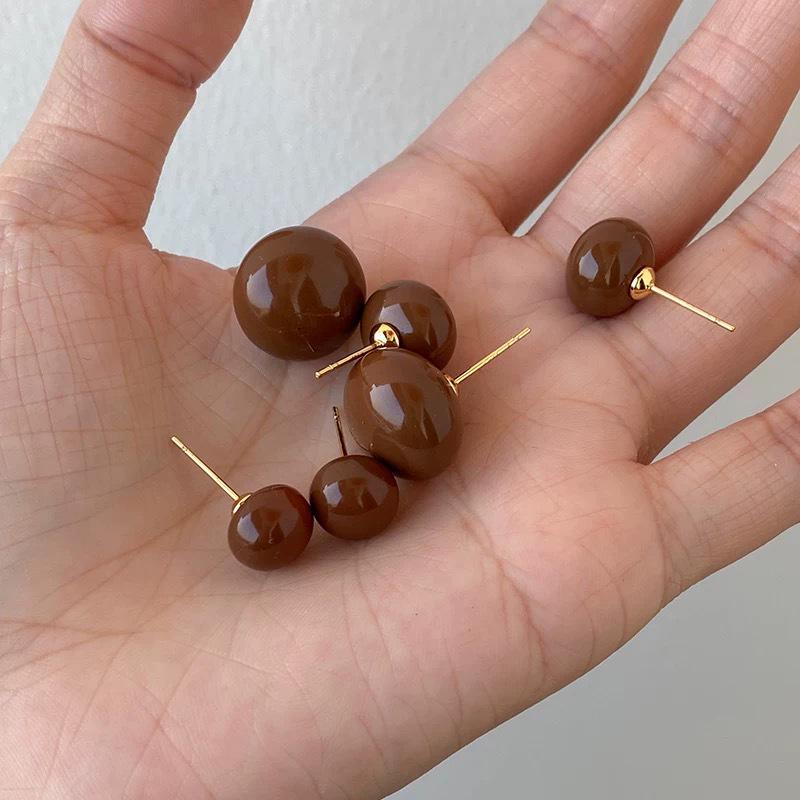 High-End Pearl Stud Earrings with 925 Silver Needle - Maillard Style Brown Bread Design for Autumn/Winter.