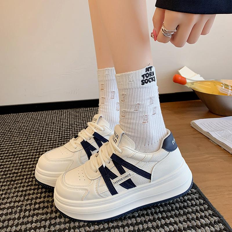 Leather platform casual versatile little white shoes women's 2025 autumn new breathable lightweight height-increasing women's board shoes sports shoes