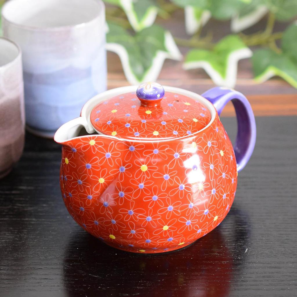 Stylish Kutani ware teapot with a vermilion arabesque pattern. Made in Japan. Includes tea strainer.