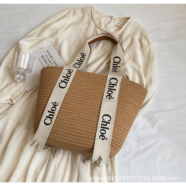 

Foreign style woven bag women s 2025 spring and summer new French shoulder bag leisure vacation ins beach vegetable basket bag хаки